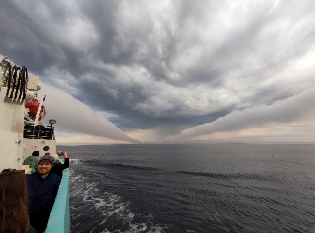 Рулонные облака над Баренцевым морем. Фото: Максим Червяков